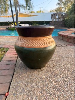 Ceramic planter pot