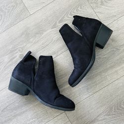 Fashionable Wild divas black booties with cutout details