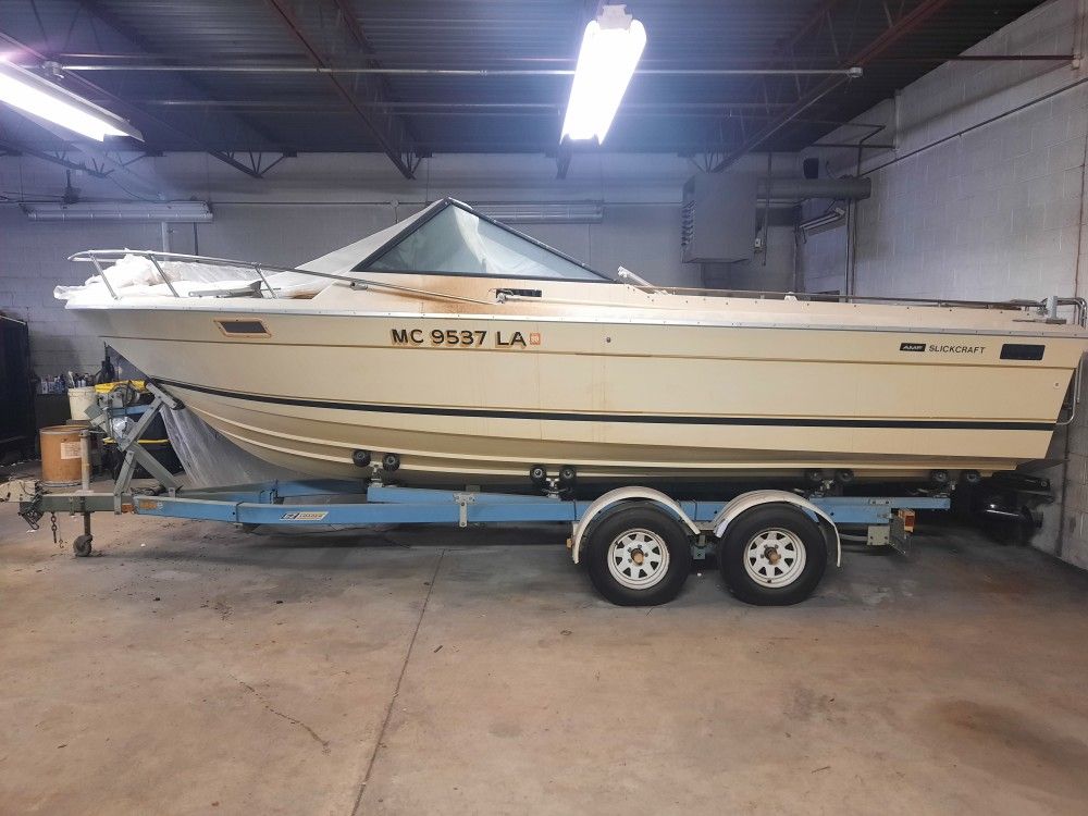 1979 AMF Slickcraft 230ss Cuddy powerboat. 260v8