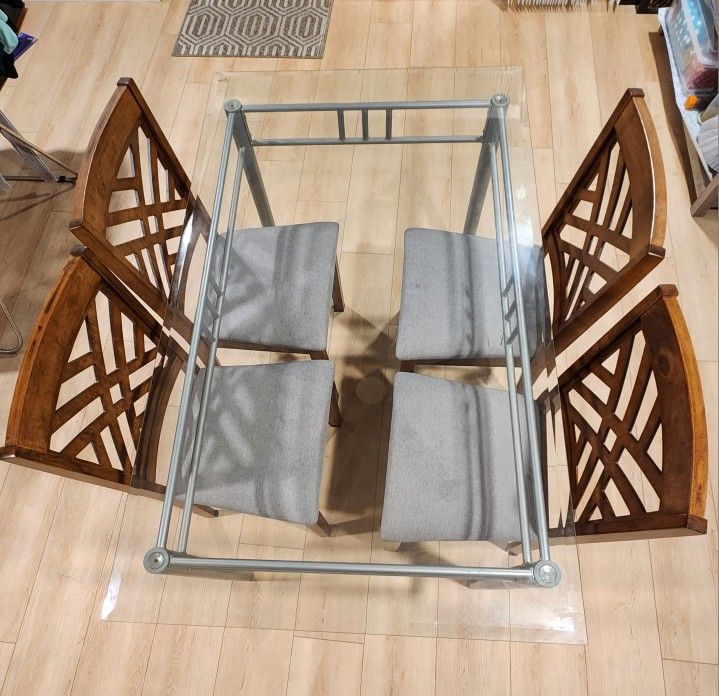 Glass Top Dinning Table With 4 Chairs