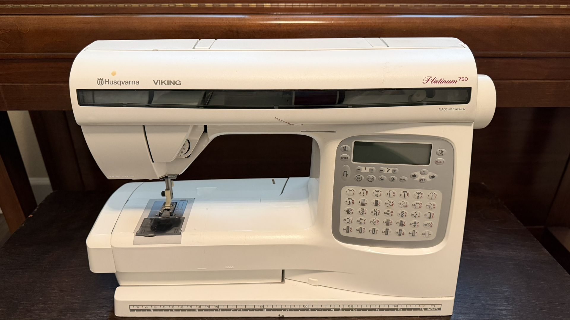 Husqvarna Viking Platinum 750 Sewing Machine