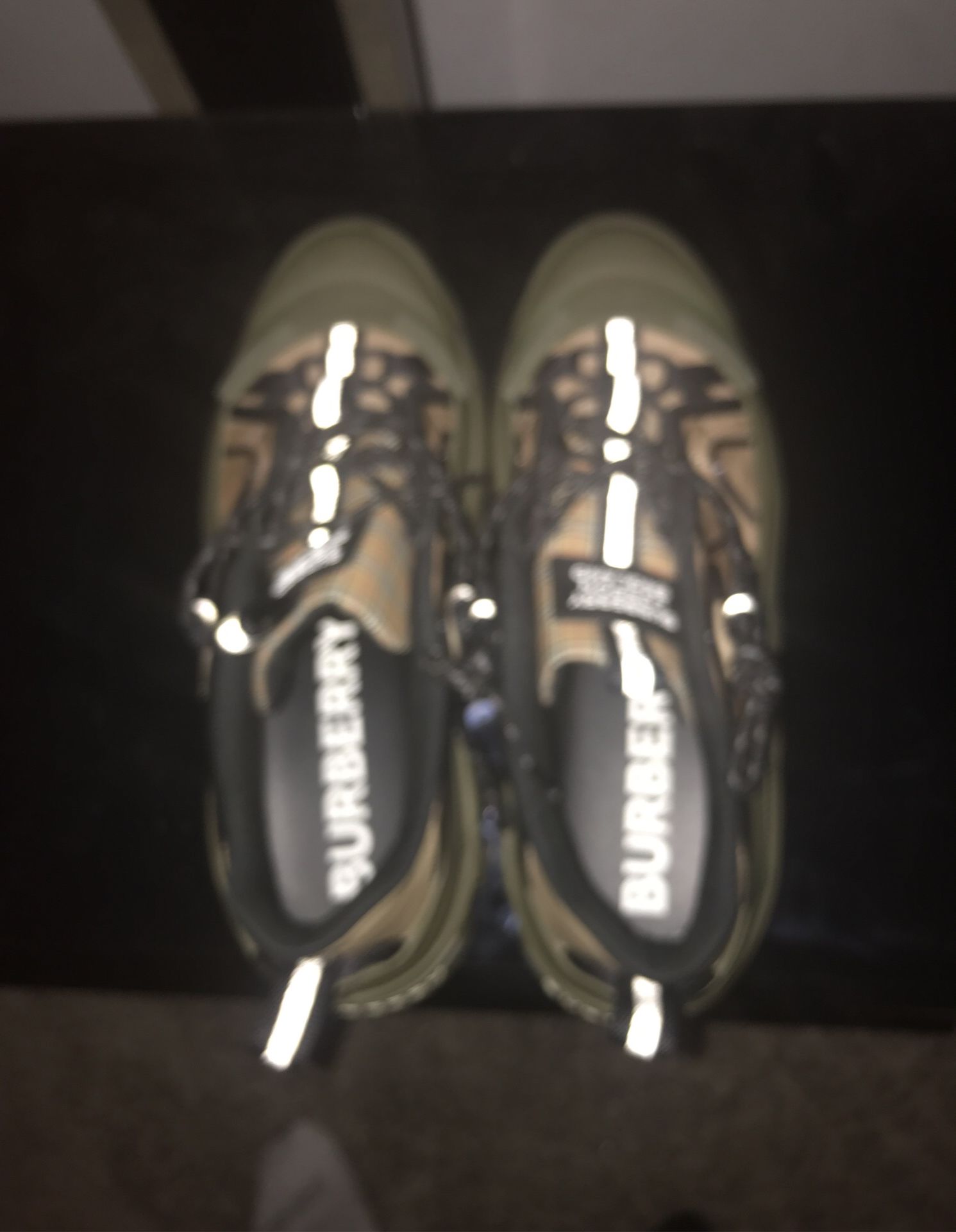 Sz 43 BurBerry Arthur LowTop Shoes