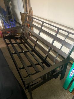 Futon 7’x3’ with mattress and memory foam in very good condition 3 levels flat bed + 2