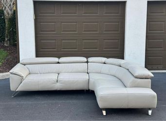 🛋️ Couch/Sofa Sectional - LIKE NEW - Top Grain Leather - Delivery Available 🚛