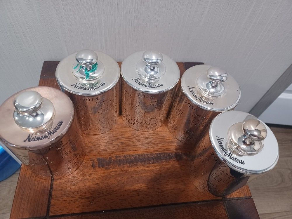 Neiman Marcus Silver Colored Metal Calendar Paperweight 2012,2014,2015,2016,2017 Collectibles.All 5 For $100 Cash  Obo  Pick Up At South Austin By W

