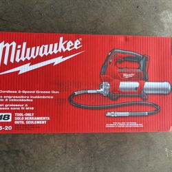 Milwaukee M18 Cordless 2-Speed Grease Gun 