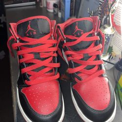 Air Jordan 1 Mid GS 'Alternate Bred' Size 5y