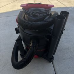 Shop Vac With Extra Accessories 
