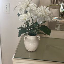 Decorating Base With White Flowers 