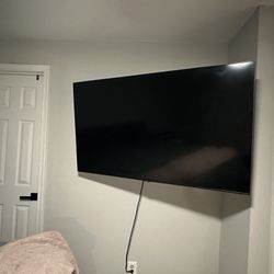 Samsung TV And Wall Bracket