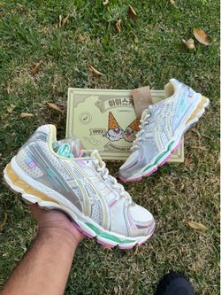 Asics Gel-Kayano Vandy The Pink Vanilla Size 12 Box signed by Vandy