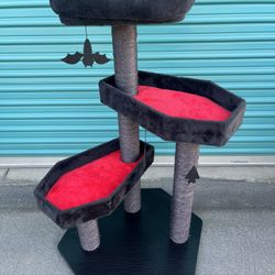 Happy & Polly: Gothic Style Cat Tree