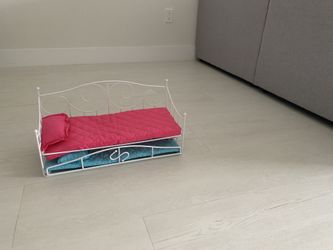 Double doll bed