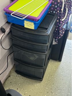 Free Black 4 drawer (on wheels)