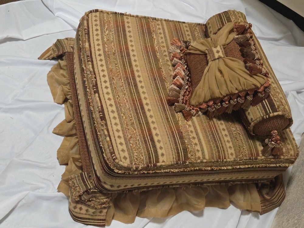 Luxury Custom Made Pet Bed For Small Dog Or Cat Shipping   Is Not Included 