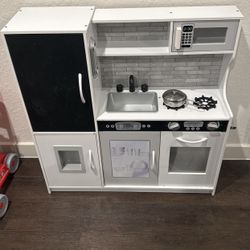 Toddler Pretend Kitchen 