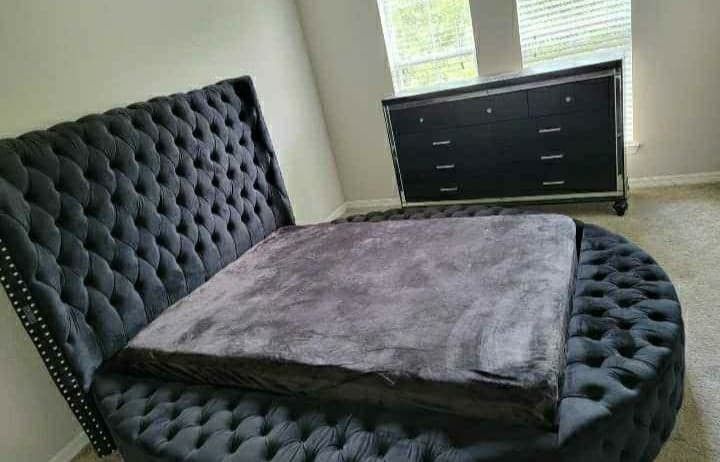 King Bed With Dresser 