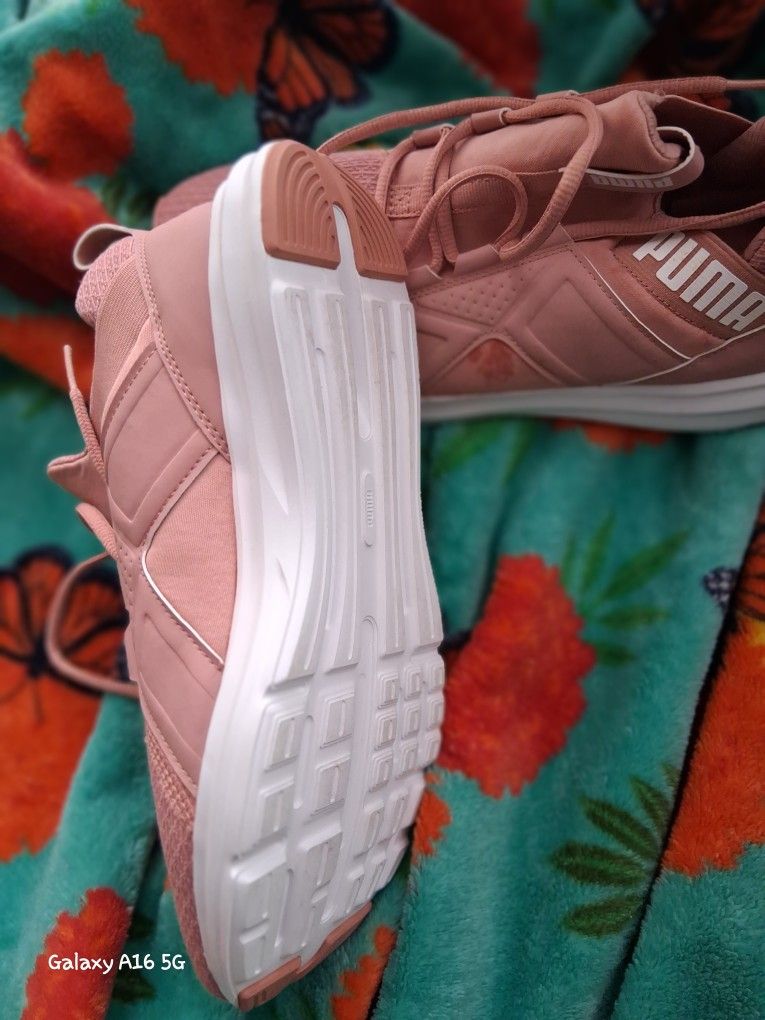 Pinkish Size 8 Woman's Puma's