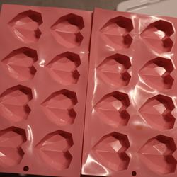 Silicone baking molds