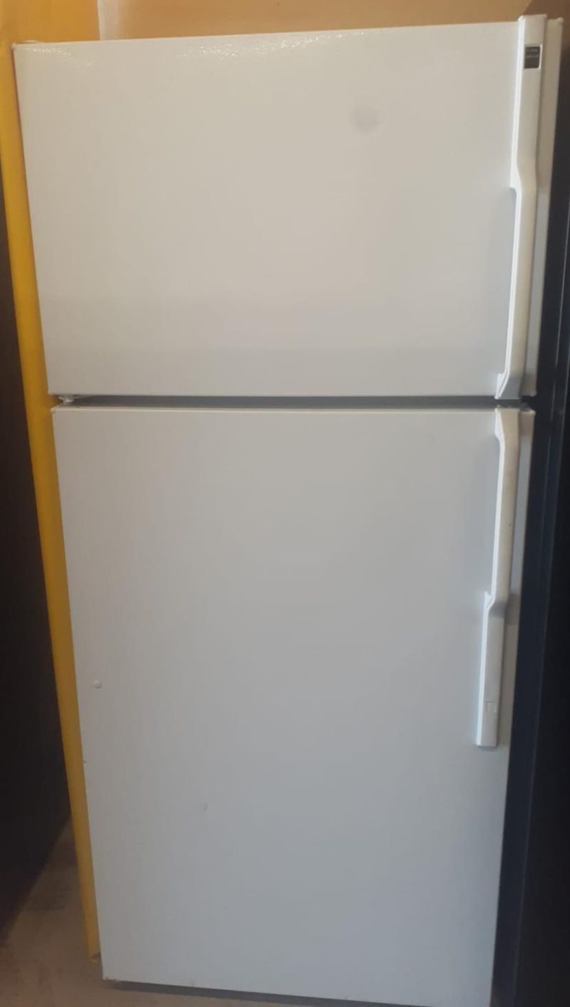 GE  Top Mount  White Refrigerator Fridge
