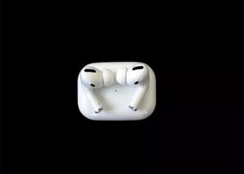 Apple AirPods Pro (2nd generation)-USB C-with Charging Case