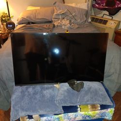 36 Inch Vizio Smart TV  With Remote $60