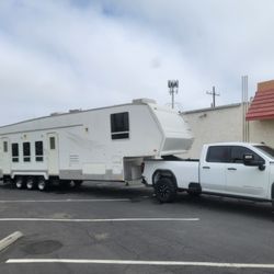 2004 Sandpiper 5th wheel