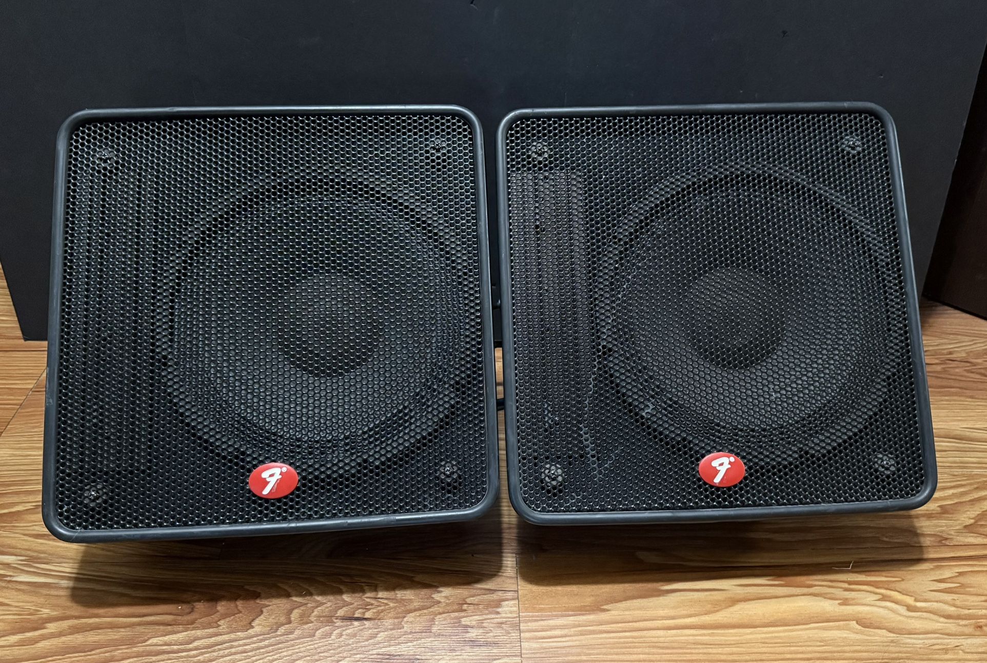 Fender 1270P Powered Monitor Amp - Guitar / Microphone Stage Combo Amplifier