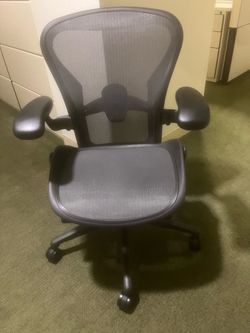 Herman Miller Aeron Chair Size B