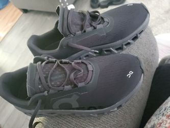 Brand NEW**** On Cloudmonster 9.5 Women size Black Shoe