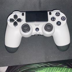 Black And White DualShock Controller 