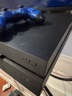PS4 console w/ 1 control 2 games