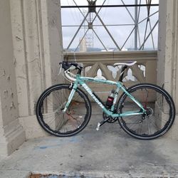 Bianchi Via Nirone 7 road bike (Sora)