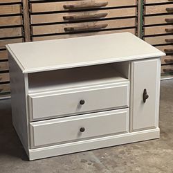 Modern Shell White TV Stand / Entertainment Cabinet.