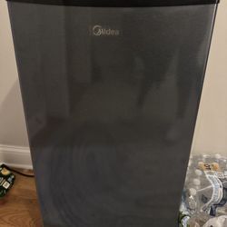 Midea 3.3 Cu.ft. Single Door Compact refrigerator 