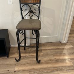 4 high chairs