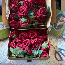 Artificial Roses 175 Pieces