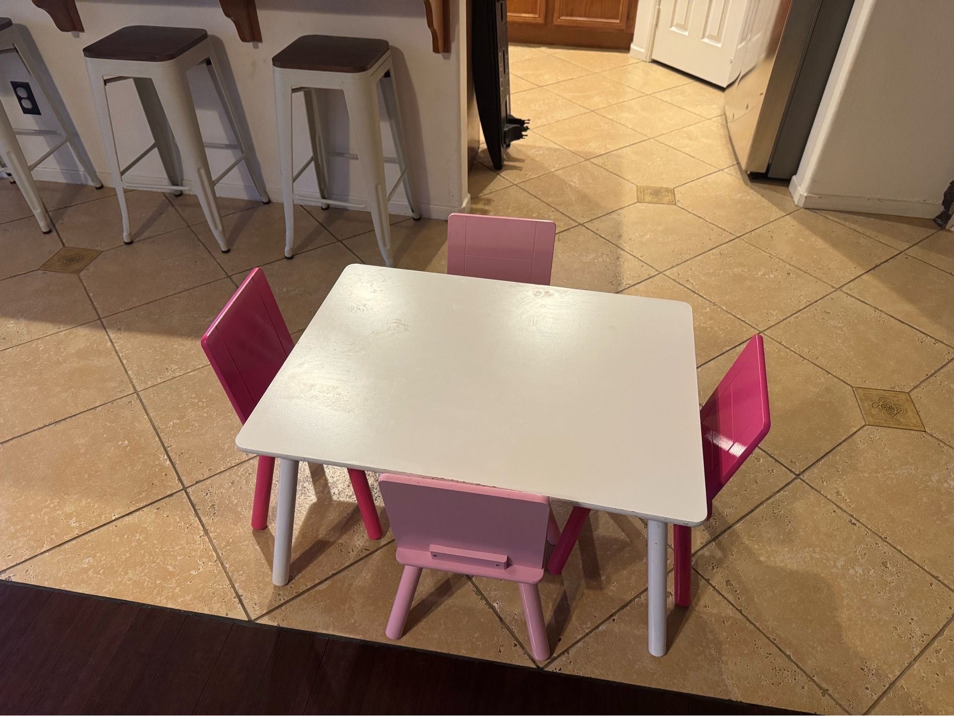 Kids table and chairs
