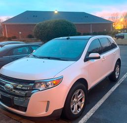 Price negotiable (cash). 2013 Ford Edge Limited, 192,000 miles. Engine replaced 7 months ago with one that had 135,000 miles. Personally owned/driven.