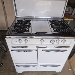 1949 Wedgewood Range Stove -in Great working Condition