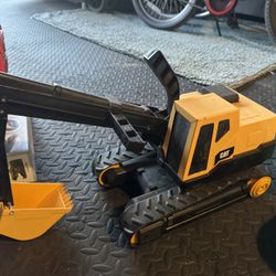 Large CAT Metal Construction Excavator