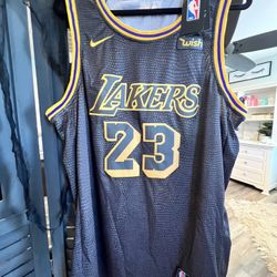NEW!! Lakers Jersey Size 54