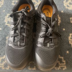 Womens Work Shoes. Size9