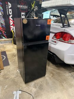 Hisense 4.4 Cu Ft Mini Fridge w/ Freezer
