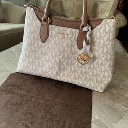 Michael Kors Hand Bag “ NWT”