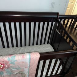 Baby Crib And Changer With Drawer