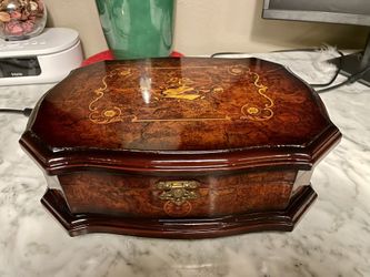 Vtg  Solid Wooden Hinged Box with Inlay Design Dresser Jewelry Keep Sakes