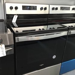 New Scratch And Dent Samsung 4 Burner Glass Top Stainless Steel Range. 1 year Warranty 
