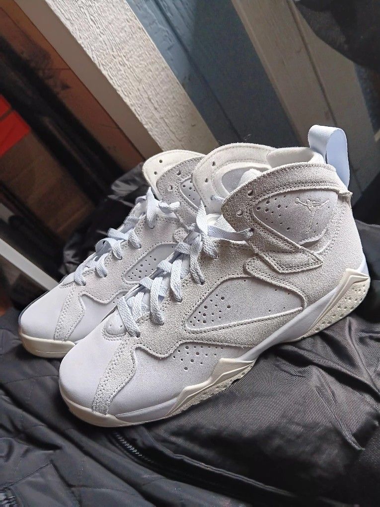 AIR JORDAN VII
PURE PLATINUM