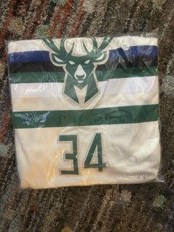 Men’s XXL Jersey Milwaukee Bucks Giannis Antetokounmpo 2X New With Tags 